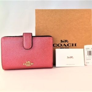 ✨NWT Coach Metallic Leather Medium CornerzipWallet